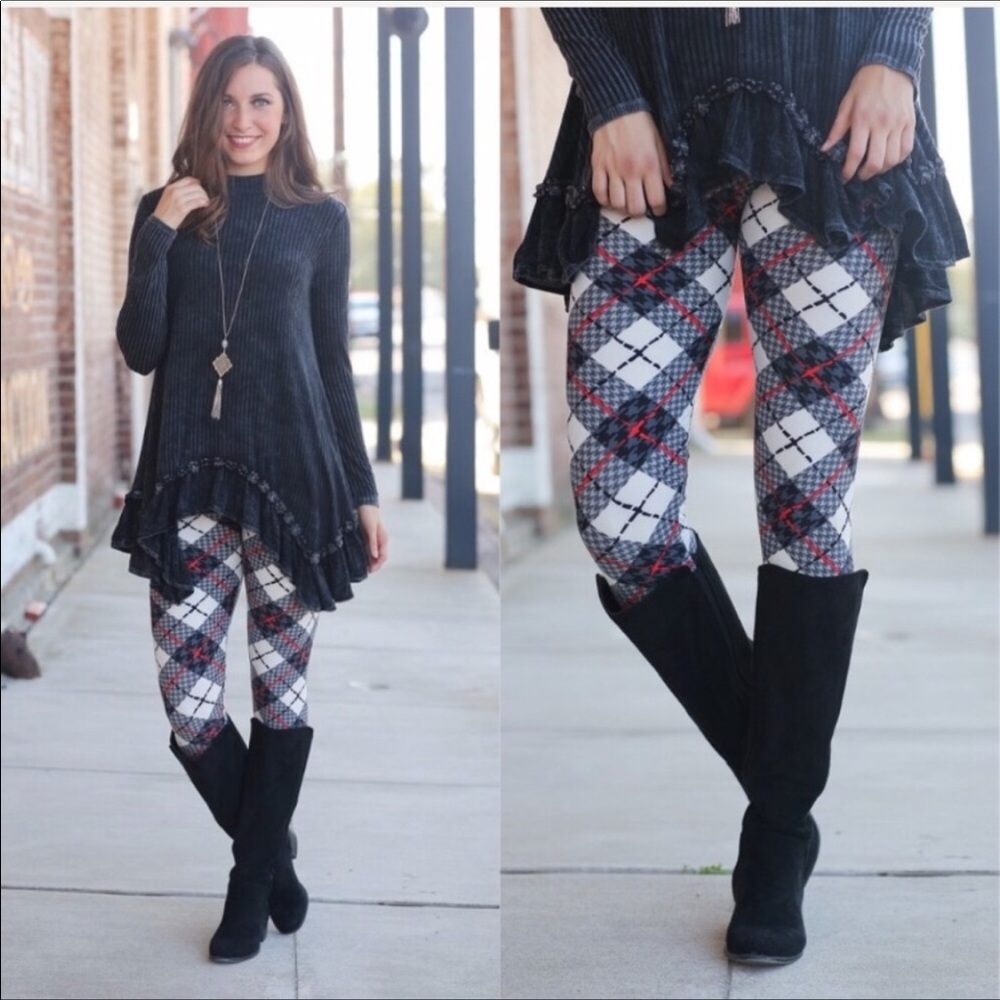 🌼 NEW ARRIVAL....... PLAID PRINT LEGGINGS (PLUS)